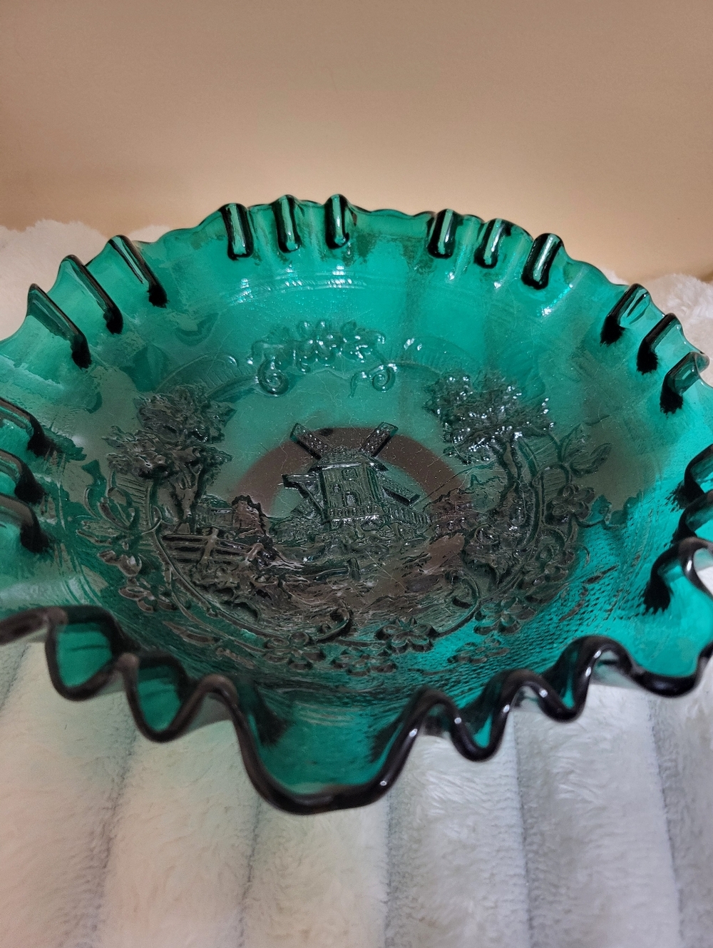 Carnival Glass Emerald Green Windmill